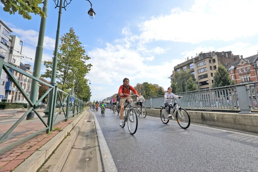 🛠️ How Cities Can Implement Car-Free Zones